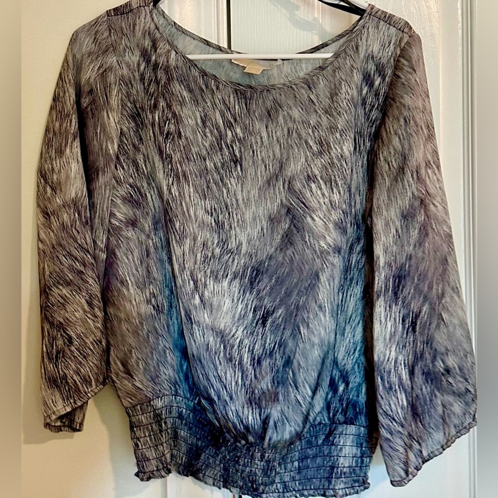 Michael Kors Women’s grey and white 3/4 sleeve blouse small with elastic waist